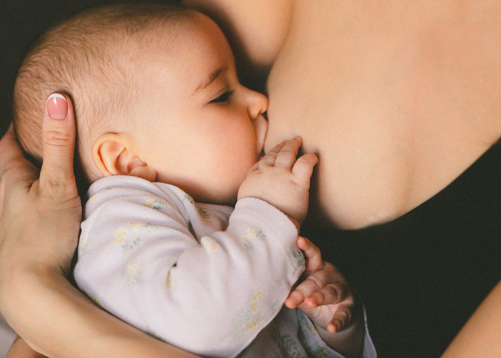 Why Your Baby Keeps Falling Asleep While Bottle Feeding